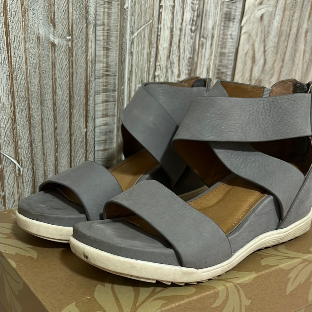 Sofft Gray Wedge Shoes with Stylish Design